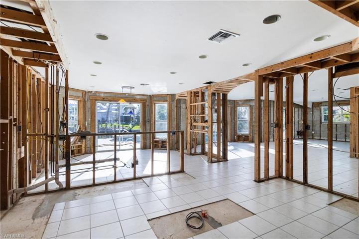 Kitchen-Breakfast Area