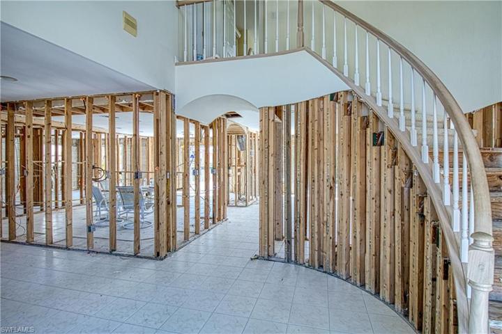 Foyer- Staircase