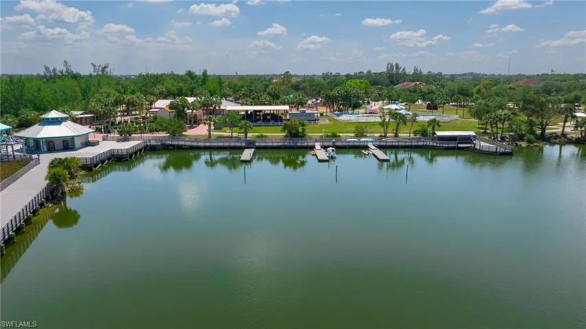 Lakes Park has canoe and kayak rentals