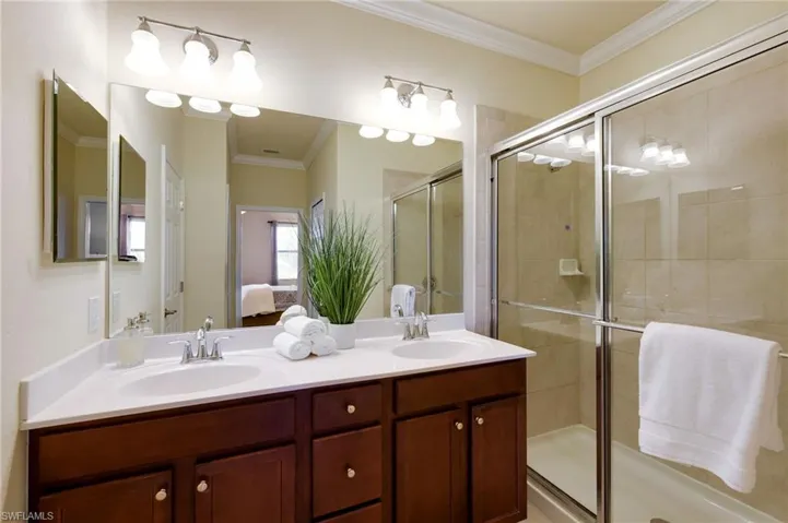 Owner's ensuite bathroom