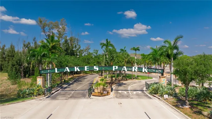 Lakes Park main entrance