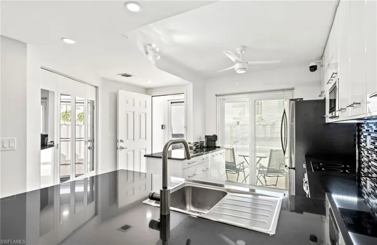 18034 San Carlos Blvd 103, Fort Myers Beach, Florida 33931