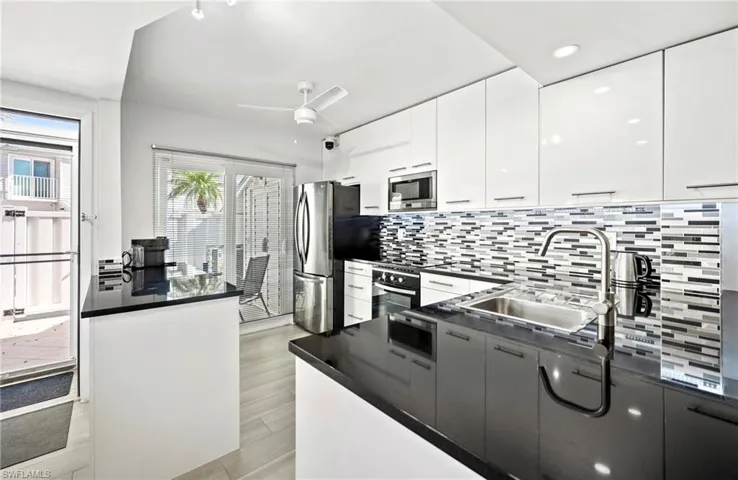 18034 San Carlos Blvd 103, Fort Myers Beach, Florida 33931