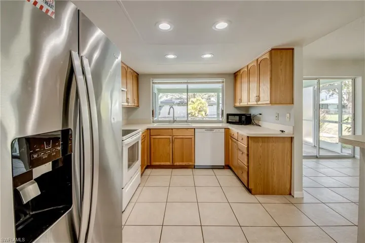 Nice open kitchen has lots of counter space!