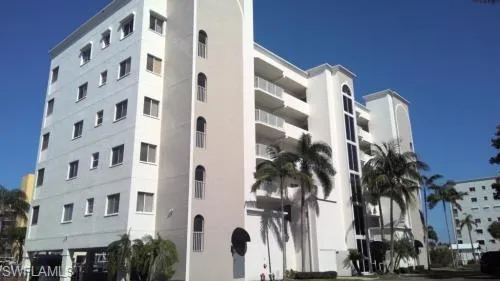 View of apartment building / complex