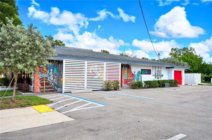 4811  Tamiami E TRL, Naples, FL 34112