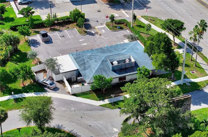 4811  Tamiami E TRL, Naples, FL 34112