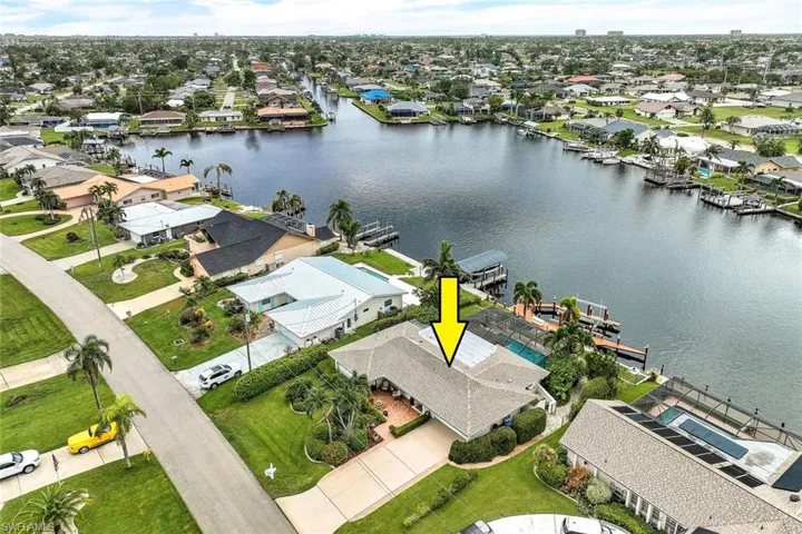 Wide basin view! You'll enjoy this well-kept, established, waterfront neighborhood near shopping, dining, entertainment, and health care!