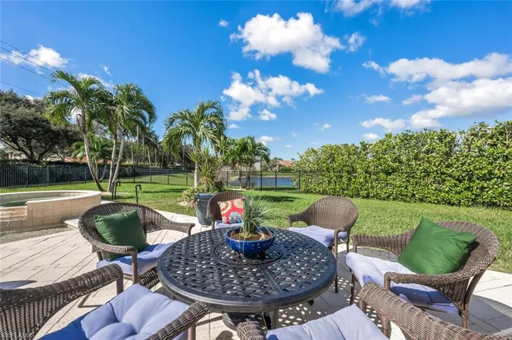 1941  Isla De Palma  CIR, Naples, FL 34119