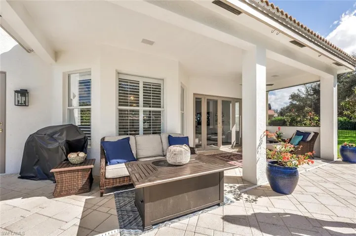 1941  Isla De Palma  CIR, Naples, FL 34119