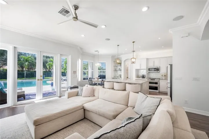 1941  Isla De Palma  CIR, Naples, FL 34119