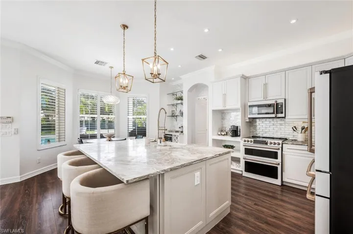 1941  Isla De Palma  CIR, Naples, FL 34119