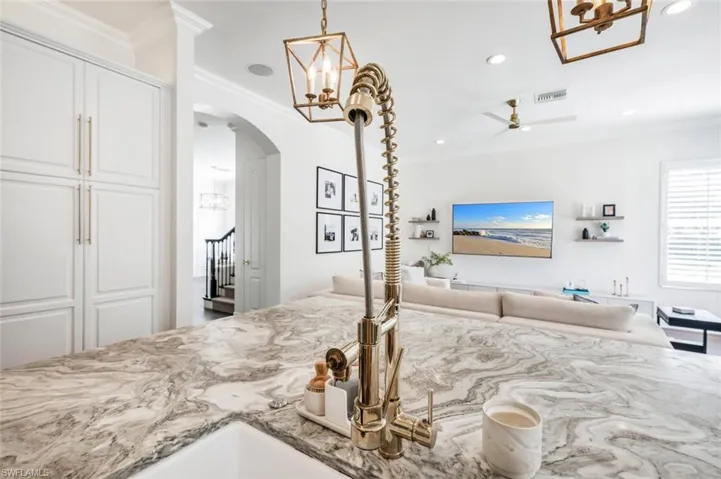 1941  Isla De Palma  CIR, Naples, FL 34119