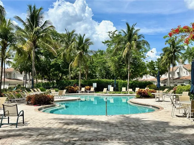 Cascada Pool
