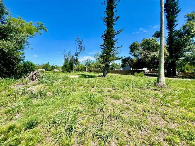 8085  McDaniel  DR, North Fort Myers, FL 33917