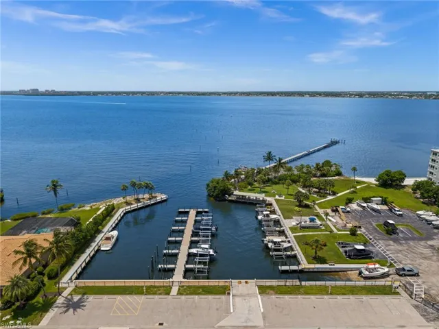 15121 Laguna Dr 102, Fort Myers, Florida 33908