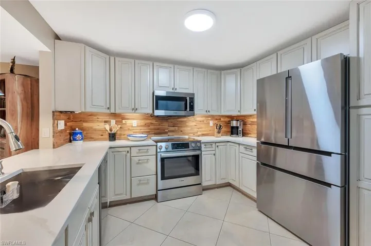 4200  Belair  LN, Naples, FL 34103