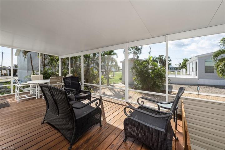 4922 Sandpiper Dr, Saint James City, FL 33956