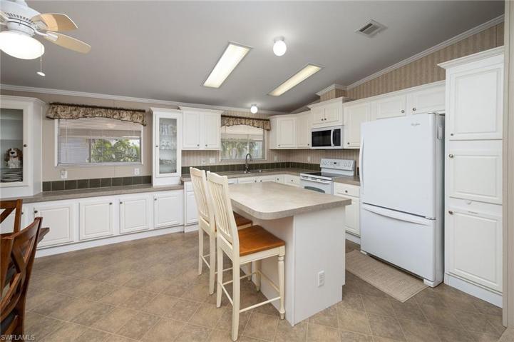 4922 Sandpiper Dr, Saint James City, FL 33956
