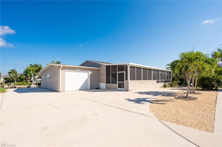 4922 Sandpiper Dr, Saint James City, FL 33956