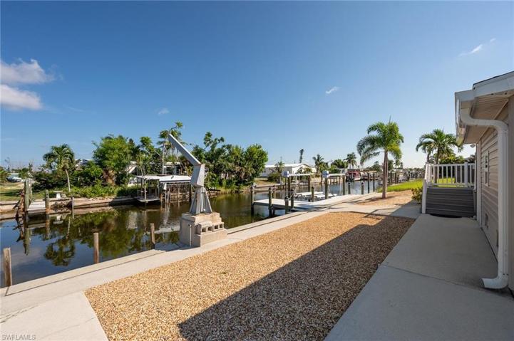 4922 Sandpiper Dr, Saint James City, FL 33956
