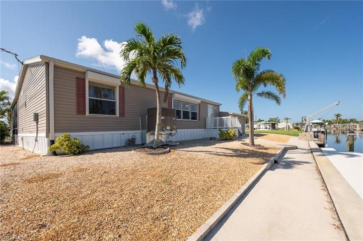 4922 Sandpiper Dr, Saint James City, FL 33956