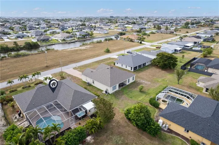 Birds eye view of property