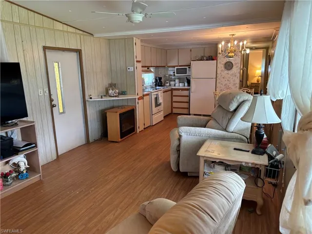 Newer Wood laminate flooring.