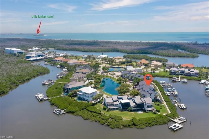 Quick access by boat to dining on Fort Myers Beach, Sanibel, Pine Island, Captiva, Cape Coral..