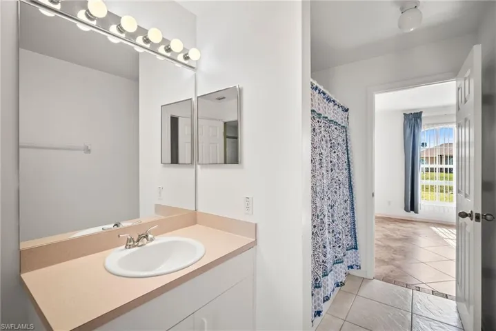 879  Rue Labeau  CIR, Fort Myers, FL 33913