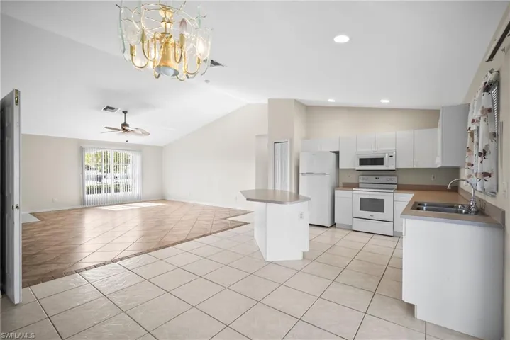 879  Rue Labeau  CIR, Fort Myers, FL 33913