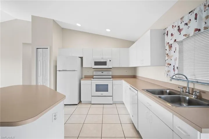 879  Rue Labeau  CIR, Fort Myers, FL 33913