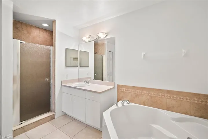 879  Rue Labeau  CIR, Fort Myers, FL 33913