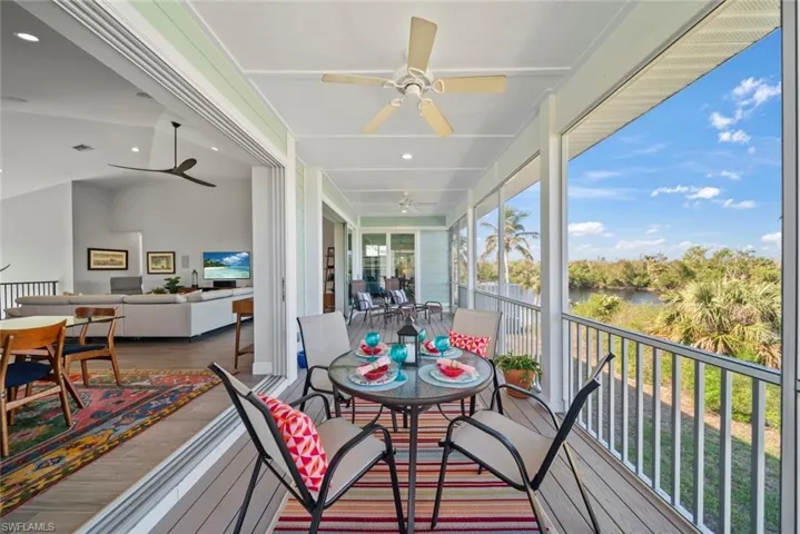 Sunroom with ceiling fan