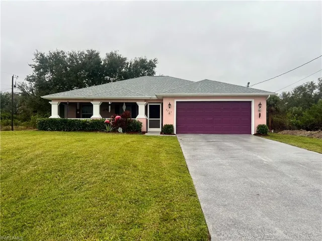 View of front facade with a front yard and a garage