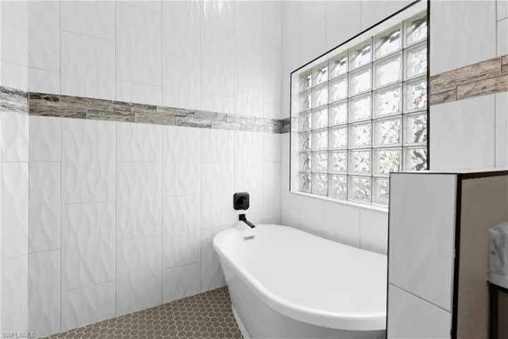 Soak tub in master bath