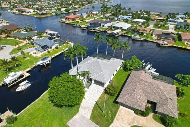 2 blocks out to the river.. Direct Access !!  246+ feet of waterfront property!