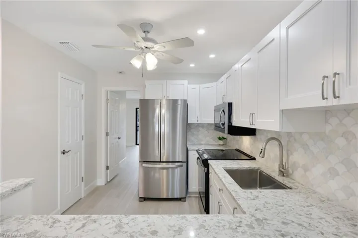 Lovely Updated Kitchen Overlooking Water!