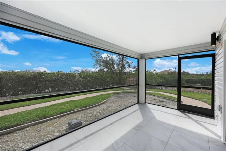 Lovely Spacious Screened in Lanai with Private Door!