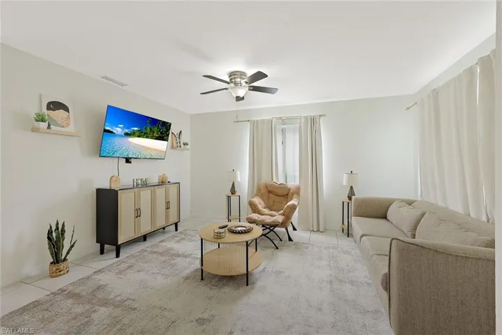 523/525 Se Van Loon Ter, Cape Coral, Florida 33990