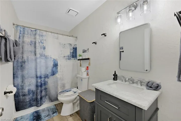 523/525 Se Van Loon Ter, Cape Coral, Florida 33990