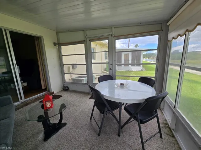 Glass crank-out windows in the sunroom/lanai