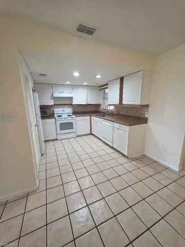 202 Eaglesmere Dr, Lehigh Acres, Florida 33936