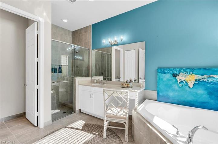 Tile to Ceiling in shower, seperate commode ara and linine closet