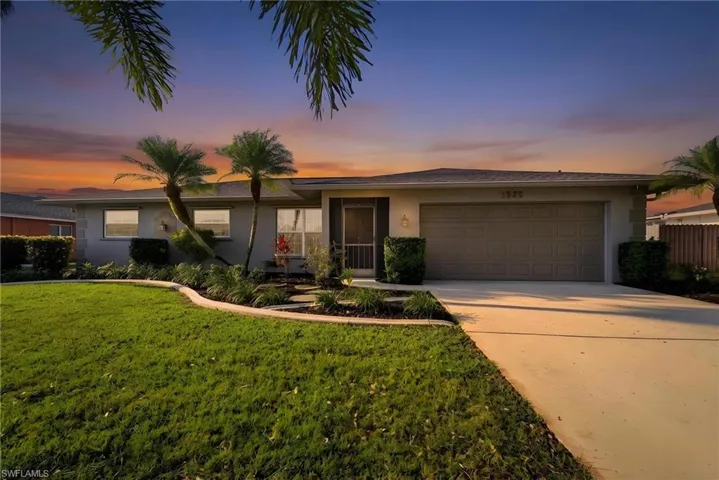 1926 SE 8th  ST, Cape Coral, FL 33990