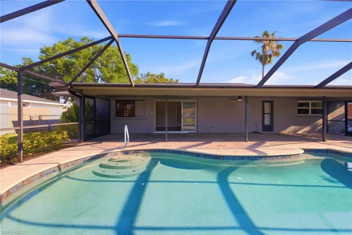 1926 SE 8th  ST, Cape Coral, FL 33990