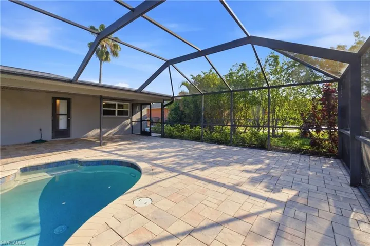 1926 SE 8th  ST, Cape Coral, FL 33990