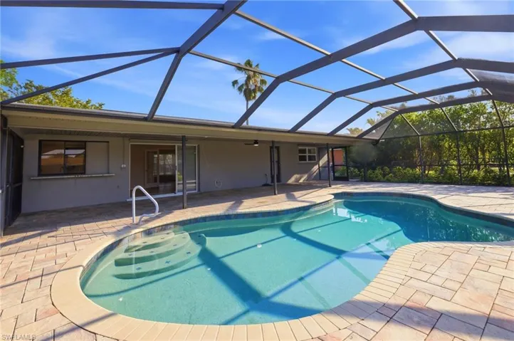 1926 SE 8th  ST, Cape Coral, FL 33990