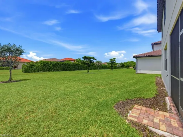 1577 Vizcaya Ln, Naples, Florida 34113