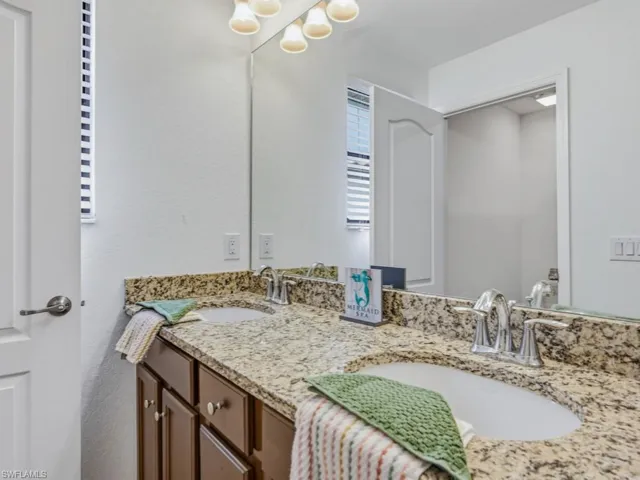 1577 Vizcaya Ln, Naples, Florida 34113